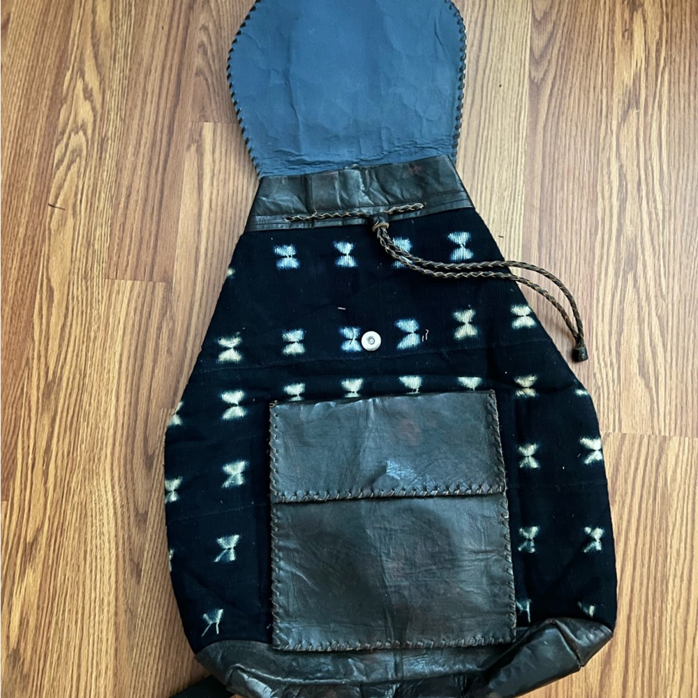 Backpack - Picture 3 of 7